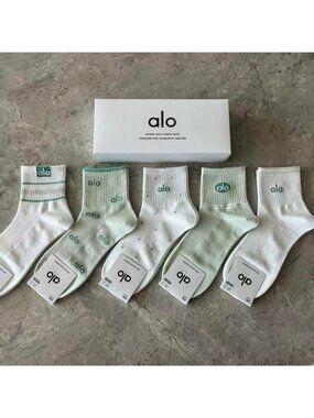 A50- ALO Yoga Women's Mint Green & White Half-Crew Mesh Socks 5-Pair Box Set